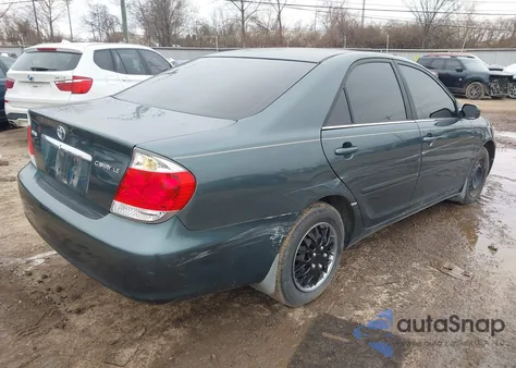2005 Toyota Camry Le z USA, uszkodzony, nr VIN 4T1BE32K15U082133
